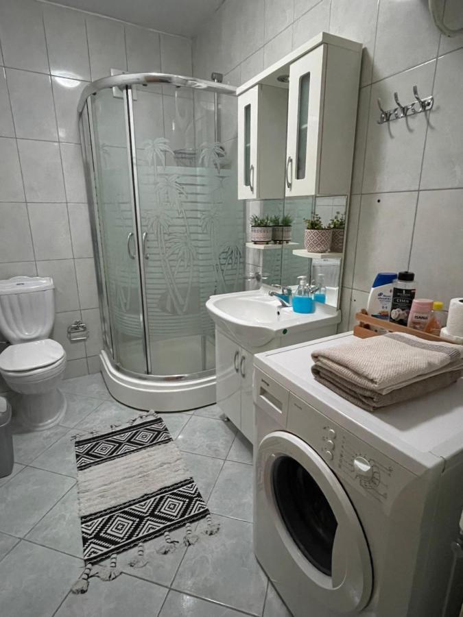 Mexican Touch Apartment With Parking Garage พริสตีนา ภายนอก รูปภาพ